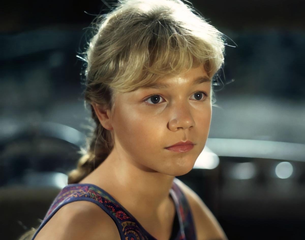 Ariana Richards GalaxyCon Richmond 2026 11x14/11x17 Autographs picture