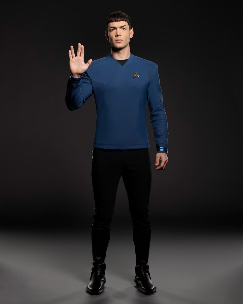 Ethan Peck GalaxyCon Richmond 2026 8x10/8x12 Autographs picture