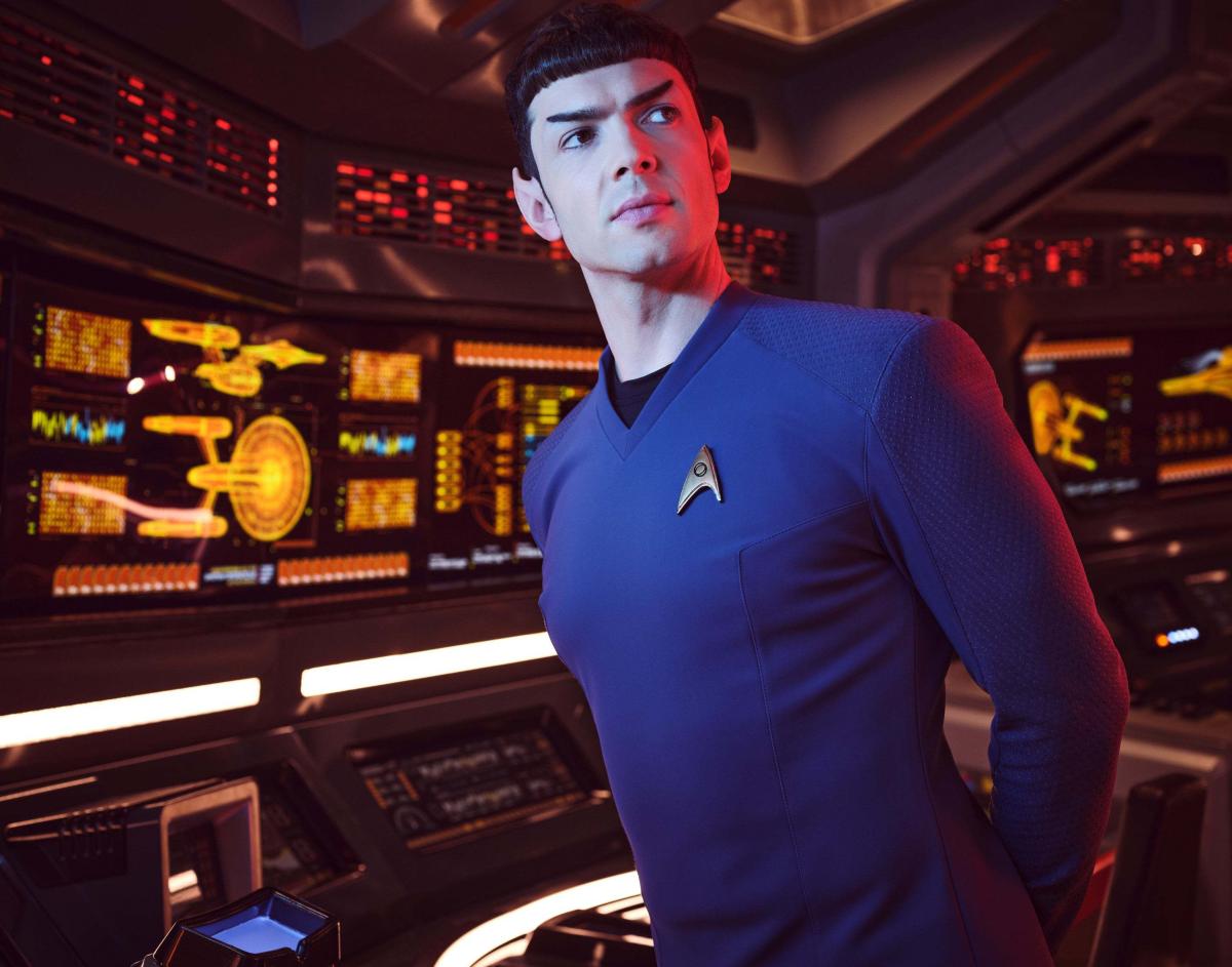 Ethan Peck GalaxyCon Richmond 2026 11x14/11x17 Autographs picture