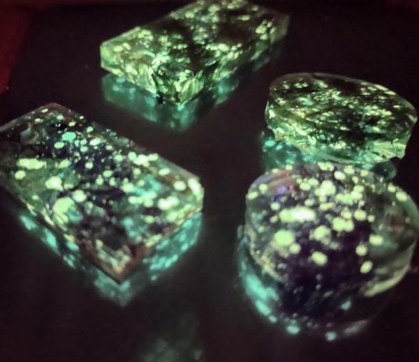 Resin Glow Moss for pendant/earrings picture