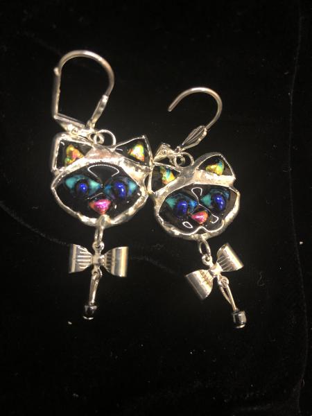 Kitty Cat Bow Earrings picture