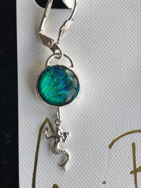 Earring round mermaid picture