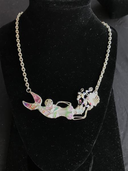 Necklace side mermaid picture