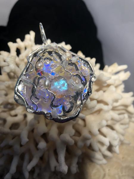 Oyster Pearl Translucent Pendant picture