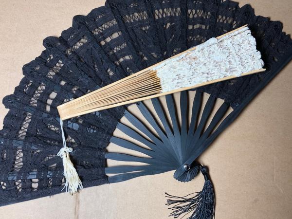 Lace fan