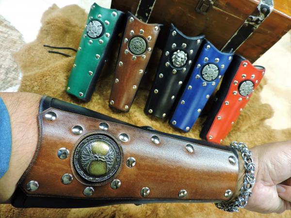 leather quivers and arm guards picture